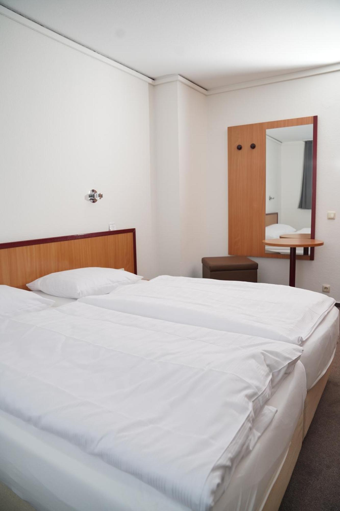 Hotel Am Hillegosser Hof Билефельд Экстерьер фото