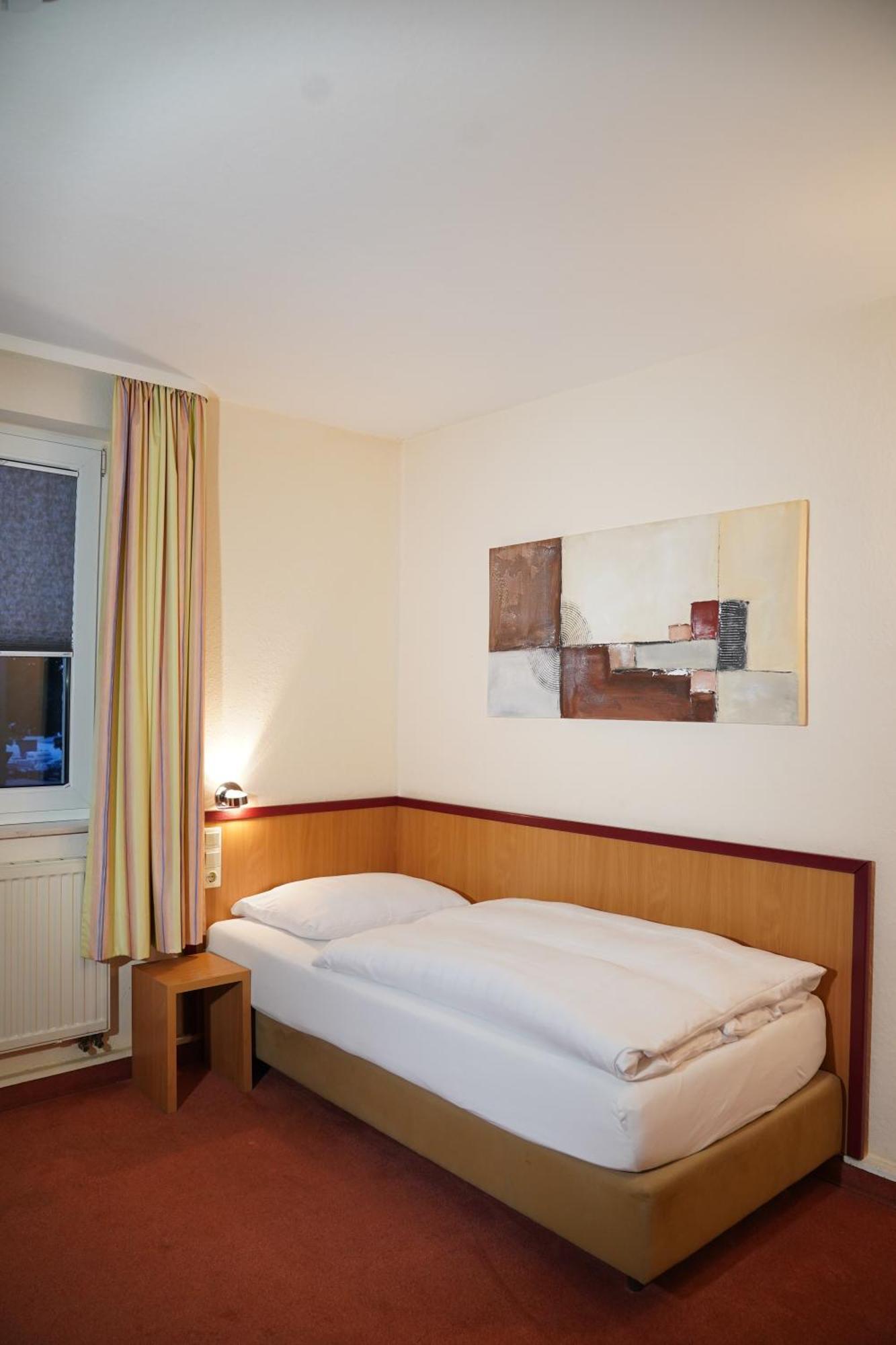 Hotel Am Hillegosser Hof Билефельд Экстерьер фото